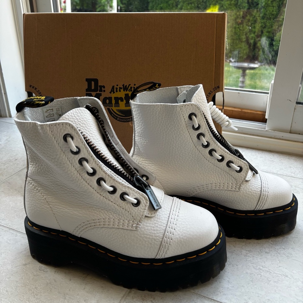 dr.martens size 6 platform white leather boots NWOT